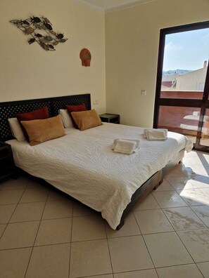 1 bedroom, WiFi, bed sheets - Albufeira Apartment, Pool and Sea View (Albufeira)