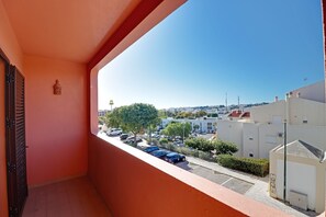 Property grounds - Albufeira Apartment, Pool and Sea View (Albufeira)