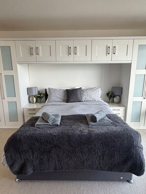 2 Schlafzimmer, Bügeleisen/Bügelbrett, Reisekinderbett, kostenloses WLAN