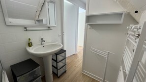 Hair dryer, soap, toilet paper - Cosy T3 apartment for 6 people in the heart of Paimpol (Paimpol)