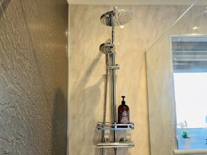 Hair dryer, towels, soap, toilet paper - Home away from home in Fort William .Excellent base to explore the Highlands. (Fort William)