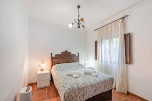 2 quartos, ferros/tábuas de passar roupa, Wi-Fi, roupa de cama