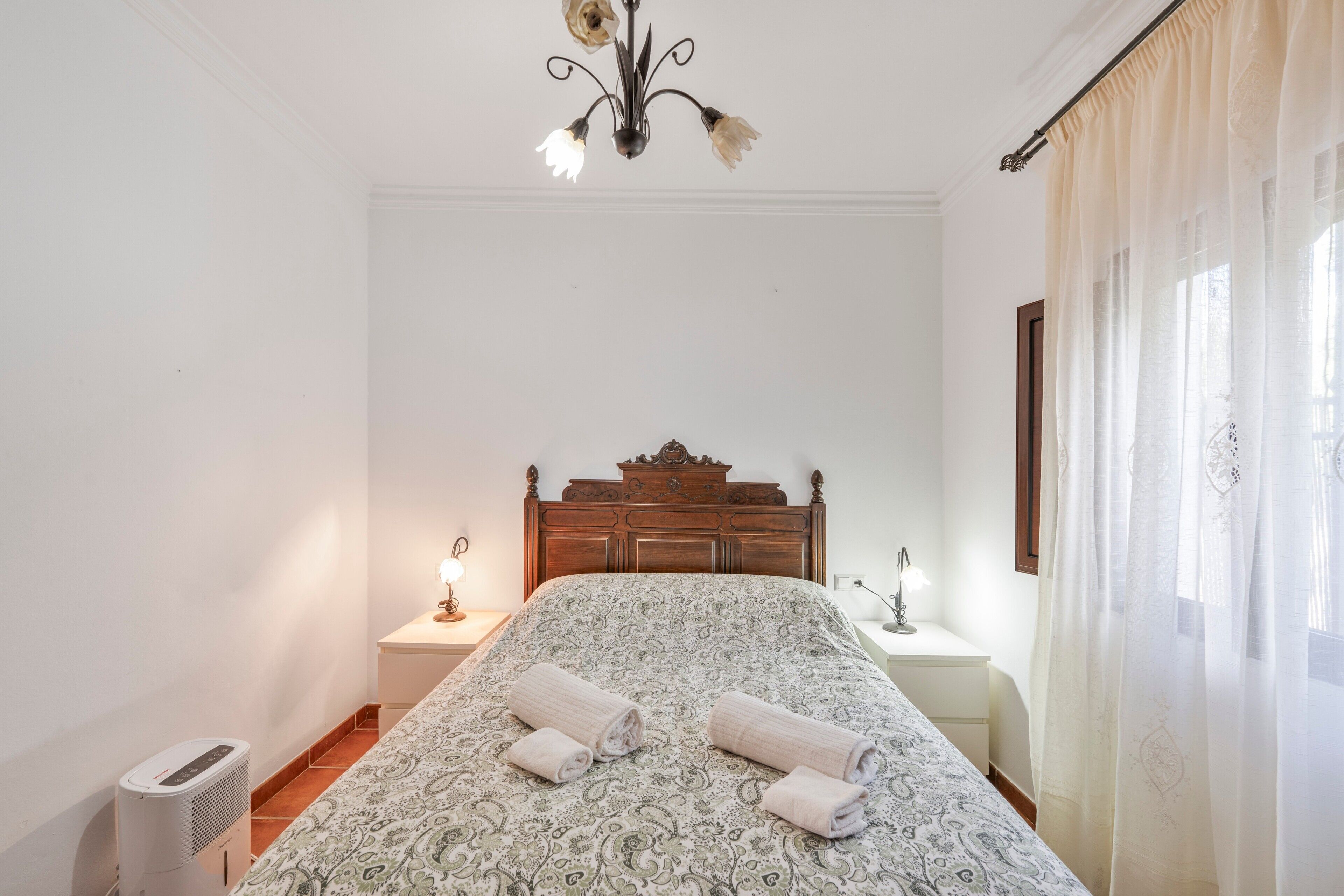 2 habitaciones, tabla de planchar con plancha, wifi y ropa de cama 