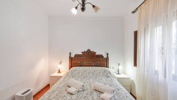 2 habitaciones, tabla de planchar con plancha, wifi y ropa de cama