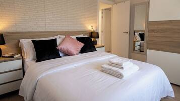 5 chambres, fer et planche à repasser, Wi-Fi gratuit, draps fournis