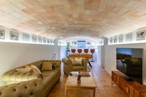 Interior - Villa De Los Leones - Seven Bedroom Villa, Sleeps 19 (Sitges)