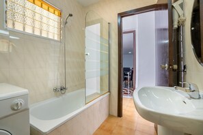 Shower, hair dryer, towels - Casa Cubo Rural Home A4 (Alhama de Granada)