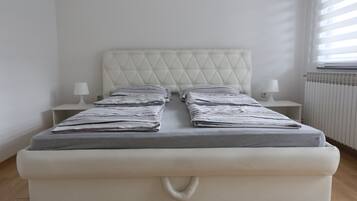 4 Schlafzimmer, Bügeleisen/Bügelbrett, kostenloses WLAN, Bettwäsche