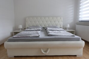 4 Schlafzimmer, Bügeleisen/Bügelbrett, kostenloses WLAN, Bettwäsche