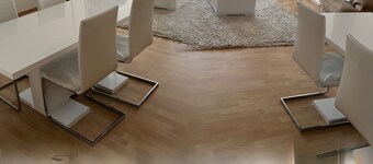 Modern large apartment with 3 bedrooms and free private parking.