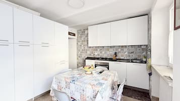 Fridge, dishwasher