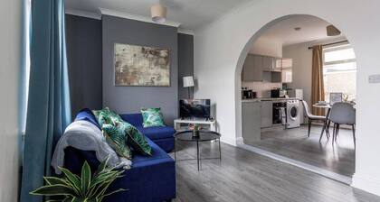 MODERN FAMILY AND CONTRACTORS HOME | 7 SLEEPS | FREE PARKING | COSY AND RELAX