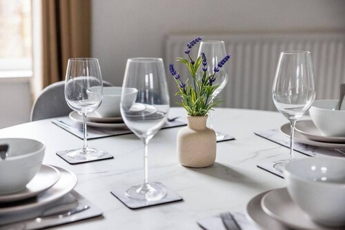 MODERN FAMILY AND CONTRACTORS HOME | 7 SLEEPS | FREE PARKING | COSY AND RELAX