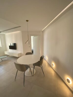 Dining - Modern 4th floor, one bedroom apartment just minutes away from seafront (Il-Gżira)