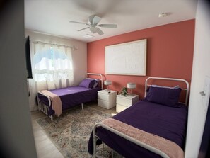 Room - Pool + Hot Tub Oasis, Family Retreat, Sleeps 7 (Chandler)