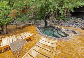Outdoor spa tub - Wiesbaden Hot Springs Hotel & Spa (Ouray)