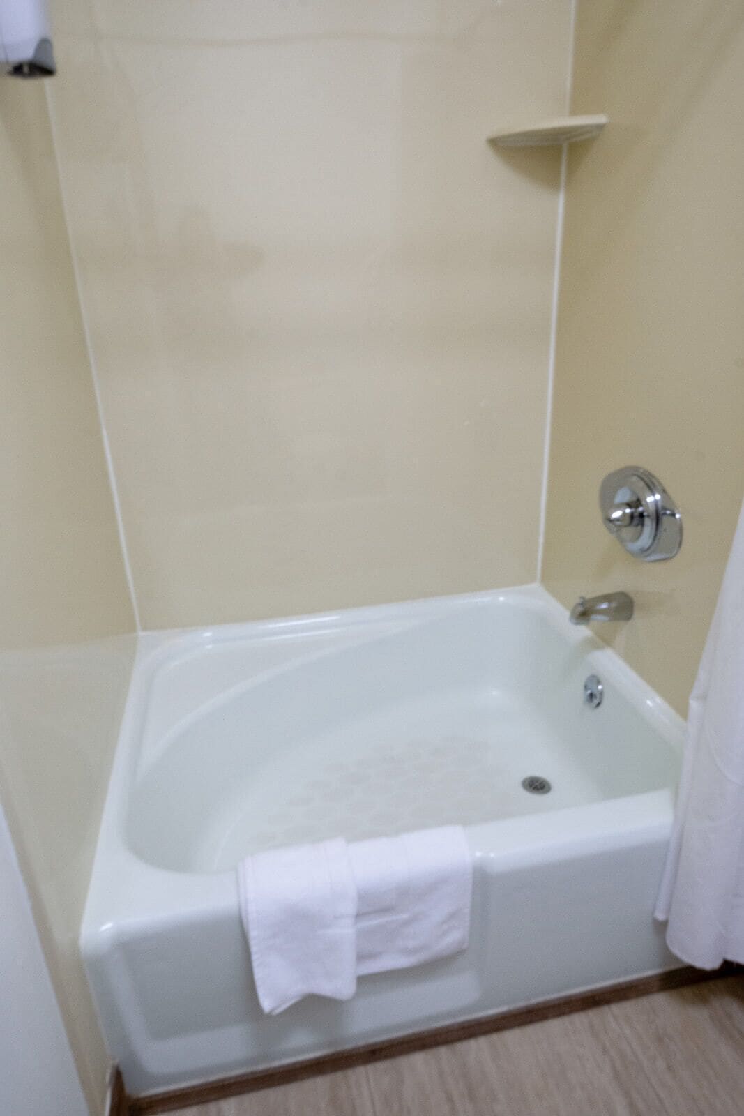 Double Room | Bathroom | Shower, free toiletries, hair dryer, towels