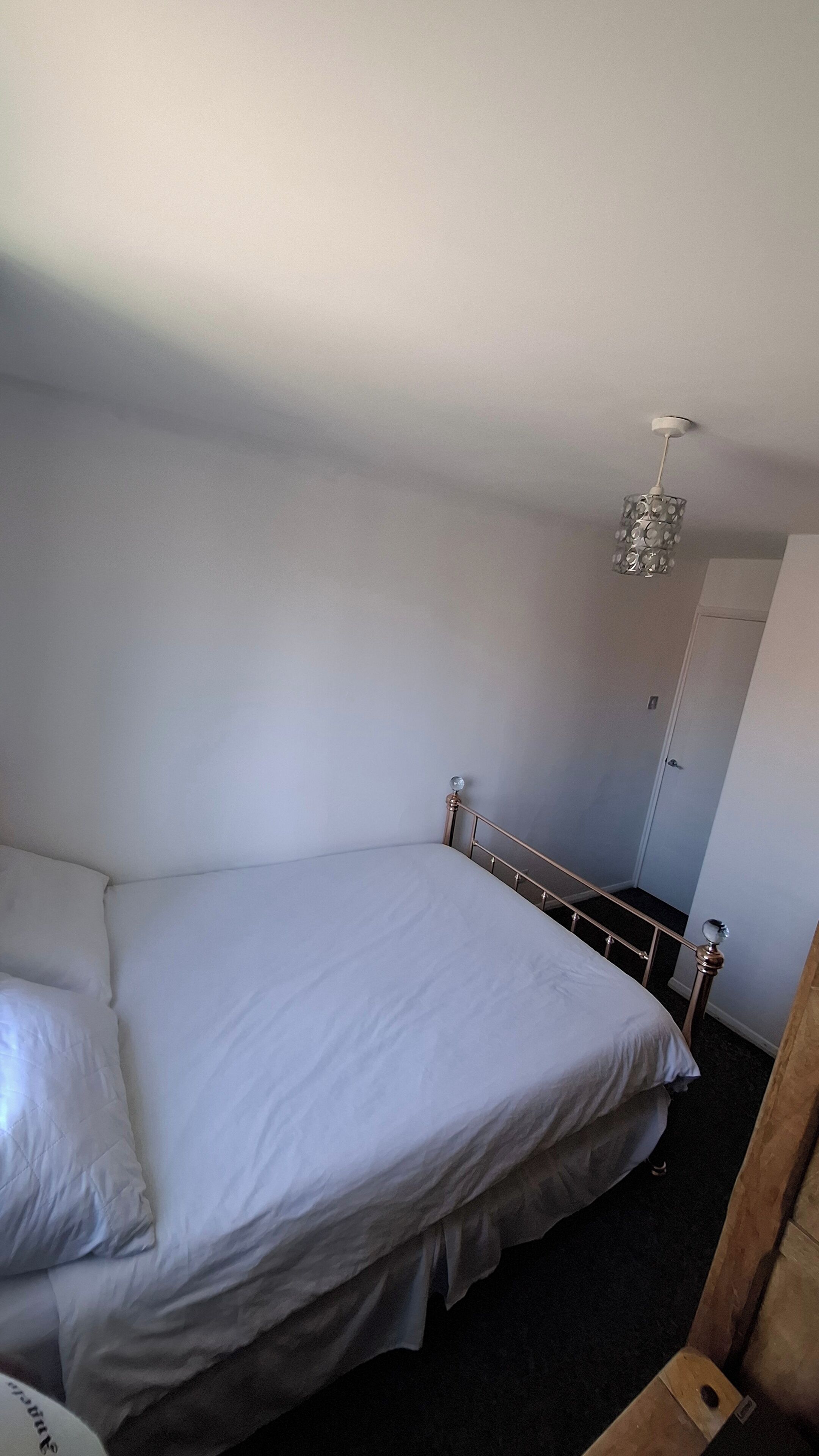 1 slaapkamer, een strijkplank/strijkijzer, gratis wifi, beddengoed
