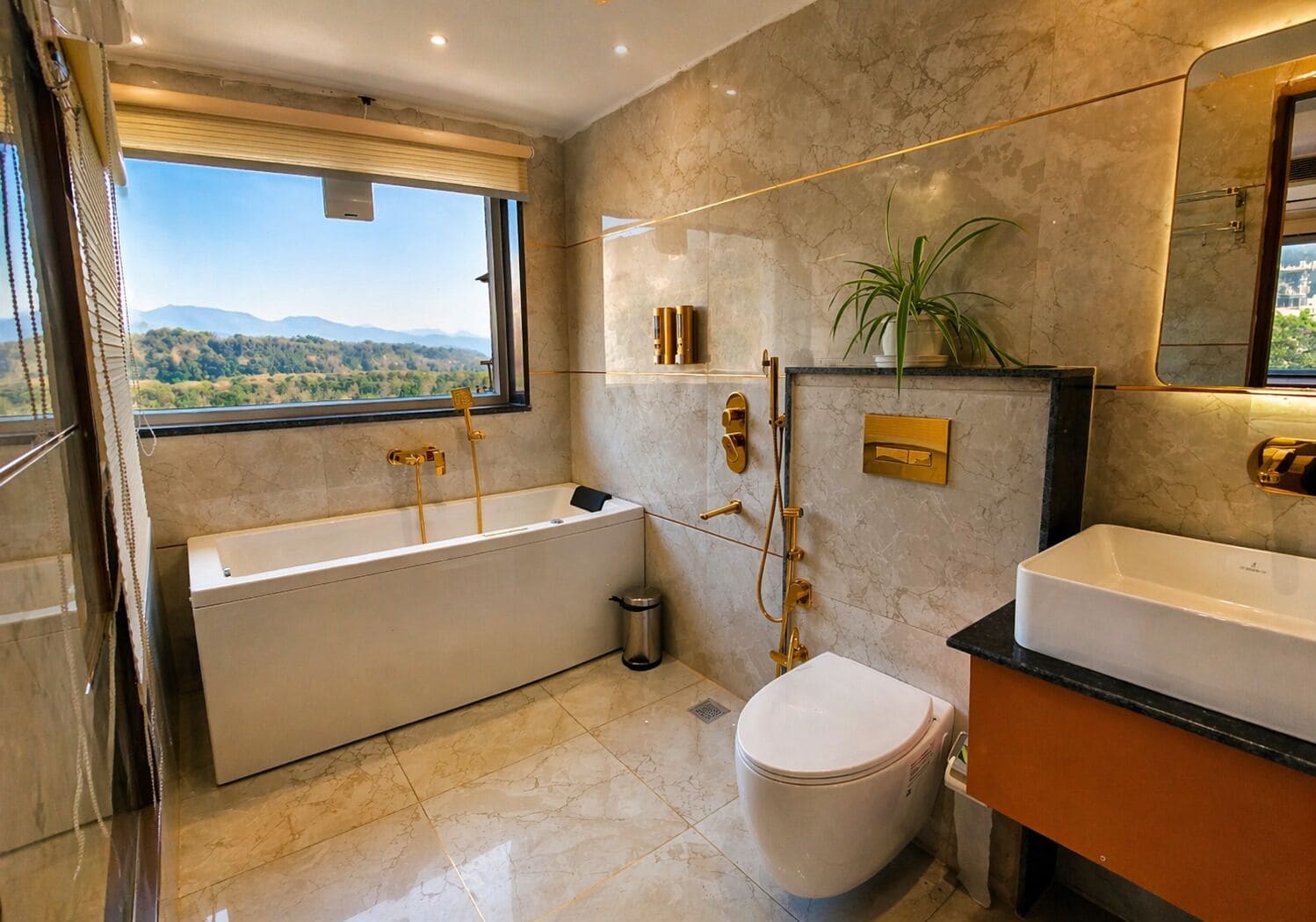 Minibar, escritorio, espacio para trabajar con laptop y wifi gratis 
