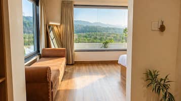 Suite with Mountain View | Minibar, desk, laptop workspace, free WiFi