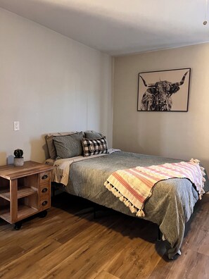 3 bedrooms, iron/ironing board, free WiFi - Gorgeous 3-bedroom house with AC in friendly Victorville (Victorville)