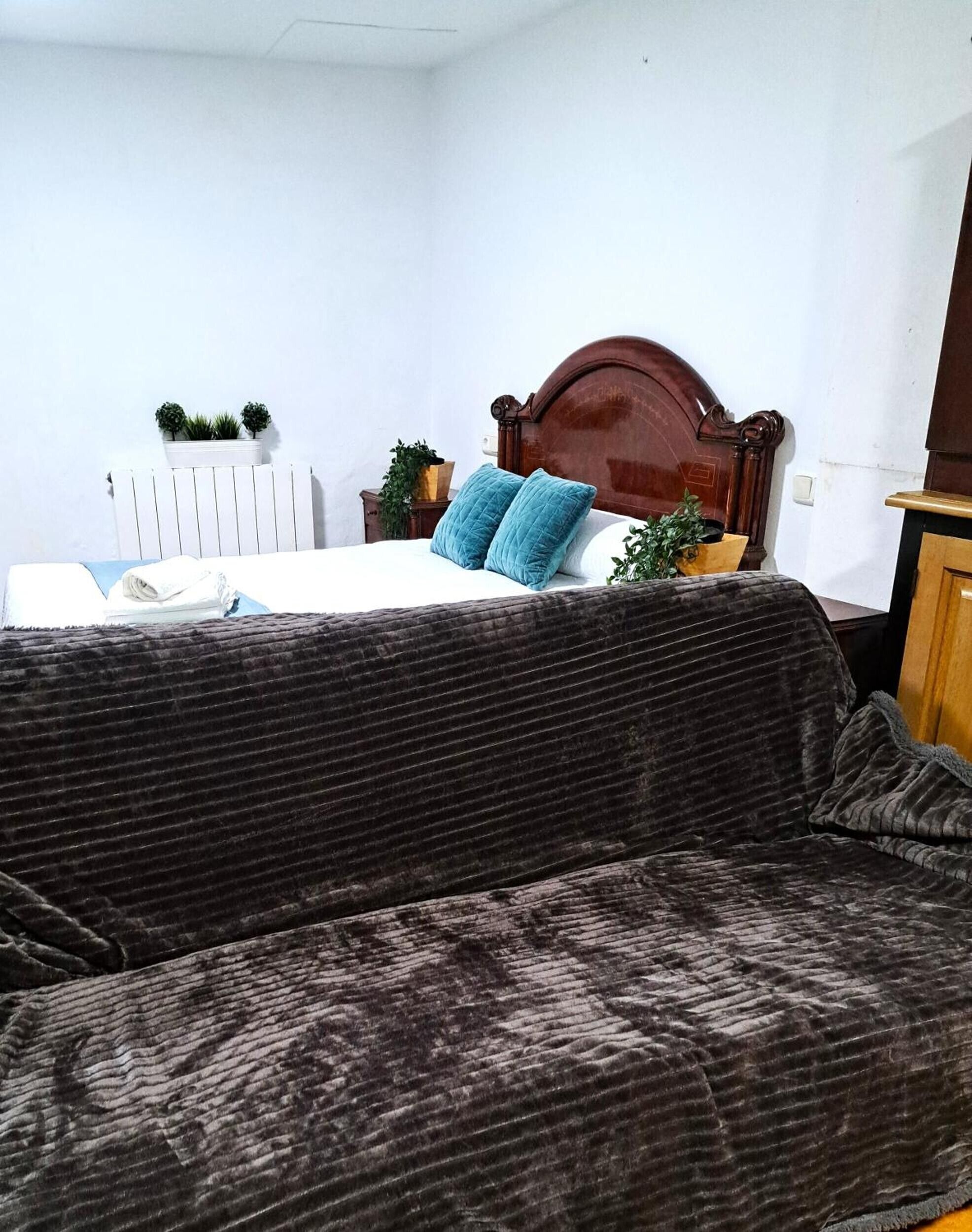 WiFi, bed sheets
