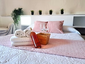 WiFi, bed sheets