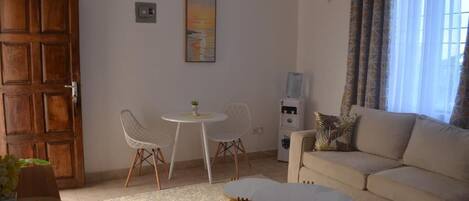Deluxe Apartment | Living area