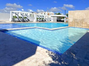 Pool - Gray House, Spacious and elegant apt., swimming pool, GYM (Punta Cana)