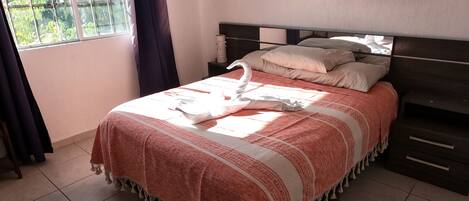 2 bedrooms, internet, bed sheets