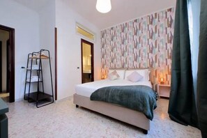 Desk, iron/ironing board - COMFY APARTMENT NEXT TO VATICAN (Rome)