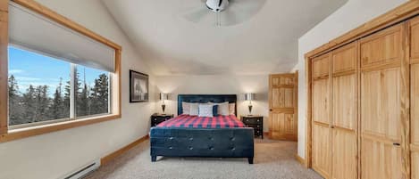 3 habitaciones, tabla de planchar con plancha, wifi y ropa de cama