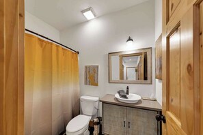 Shower, hair dryer, towels - Kussy Slopeside Chalet at Terry Peak (Lead)