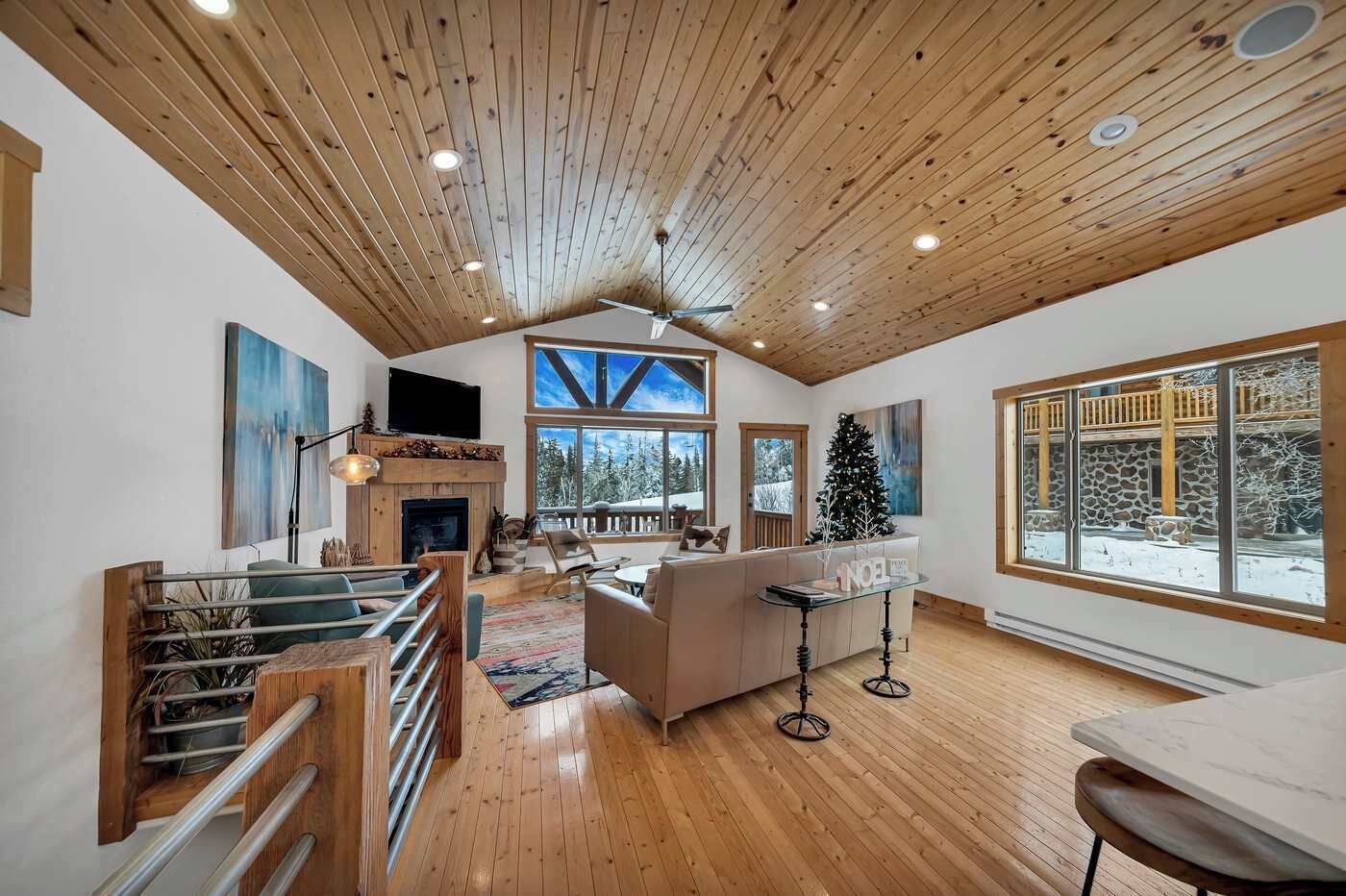 TV, fireplace, offices