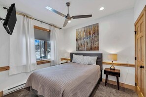 3 bedrooms, WiFi, bed sheets - Kussy Slopeside Chalet at Terry Peak (Lead)
