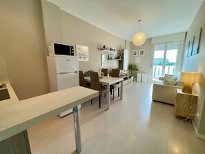 Apartment, 1 Schlafzimmer, Balkon, Meerblick | Innenbereich