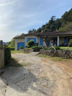 Property grounds - Vrbo Property (Coux)