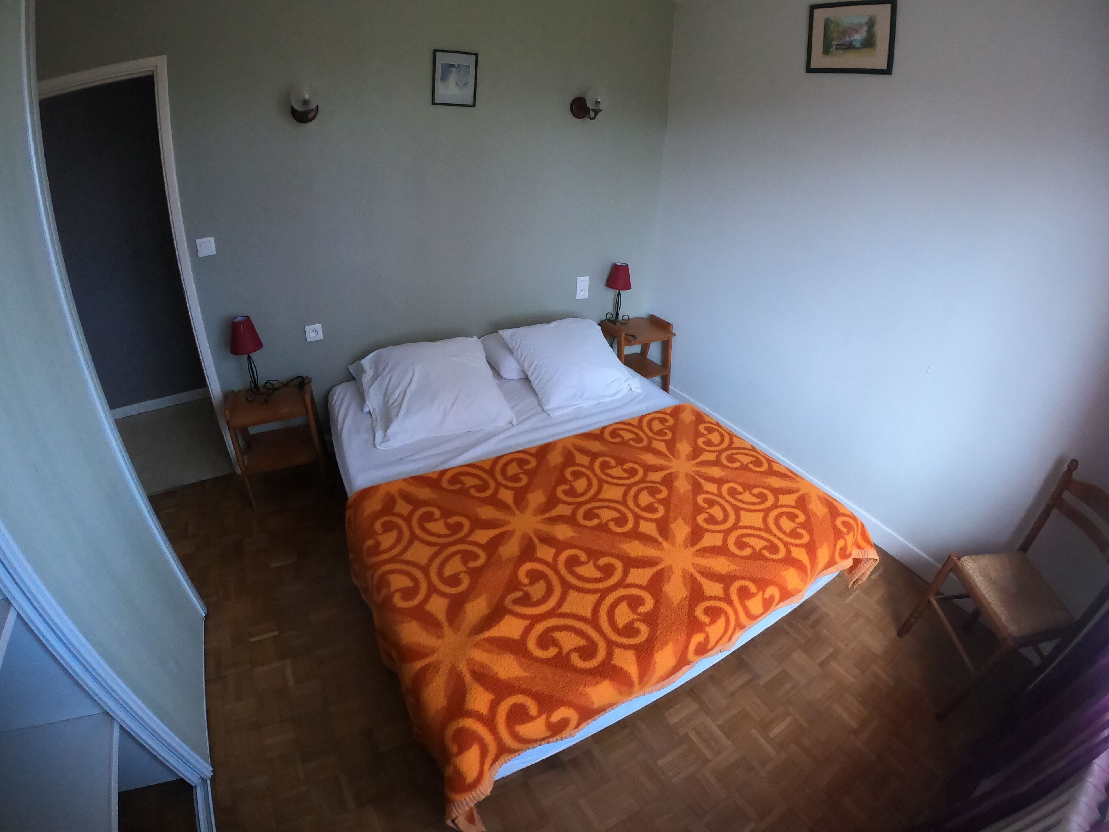 2 bedrooms, iron/ironing board, Internet
