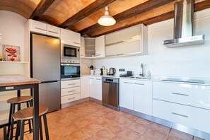 Fridge, microwave, oven, dishwasher - VILLA SA COSTA CALVIÀ (Calvià)