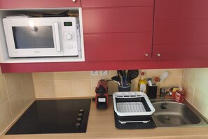 Fridge, microwave, dishwasher, coffee/tea maker