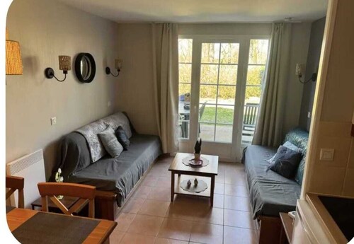 Le Cocon du lac,Sleeps 5, Pool & Lake
