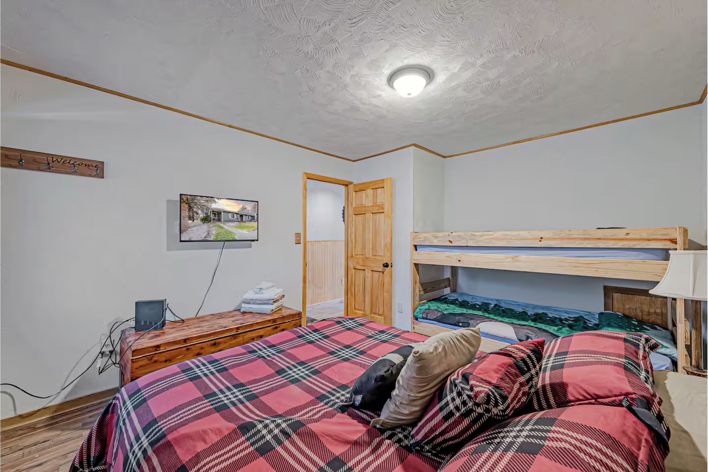 3 bedrooms, WiFi (free), bed sheets