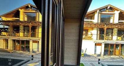 Cozy Loghouse with stunning views & warm vibes!