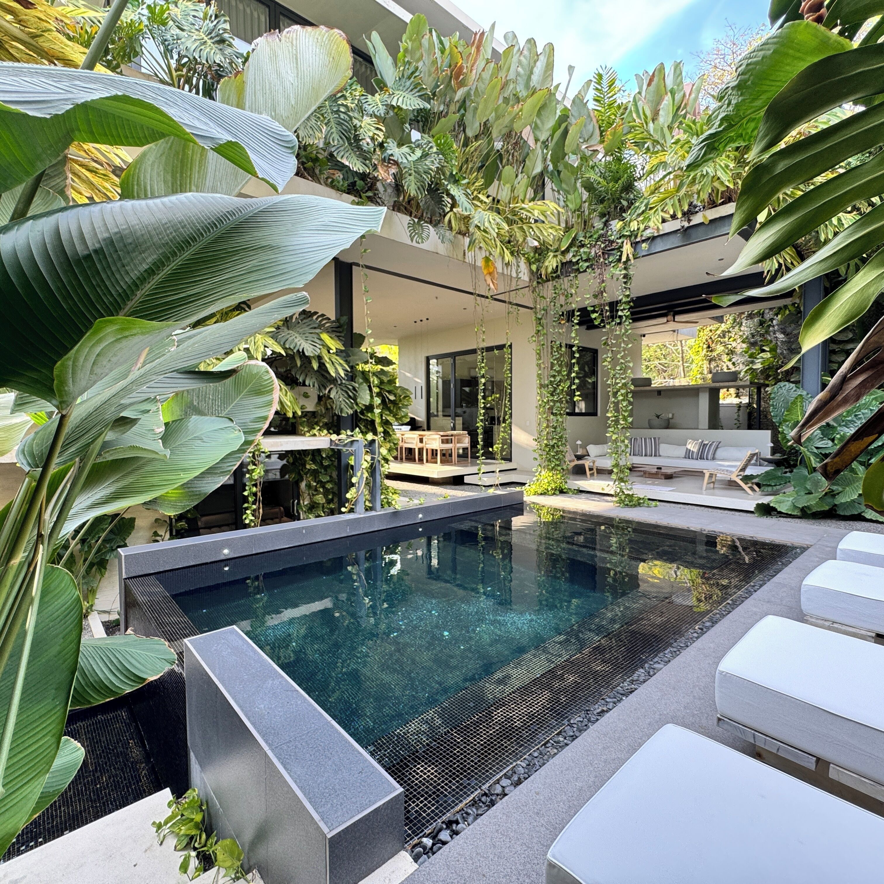 المنشأة من الخارج