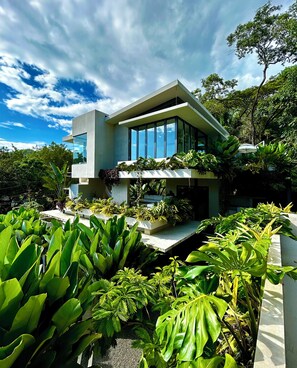 Exterior - KUNUK (Santa Teresa)