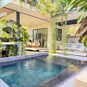 Outdoor dining - KUNUK (Santa Teresa)