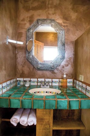 Luxury-Suite, Balkon, Meerblick | Badezimmer