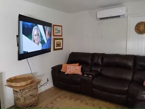 Smart TV - Private Secure BBQ Man Cave near Beach & Casinos (Hollywood)