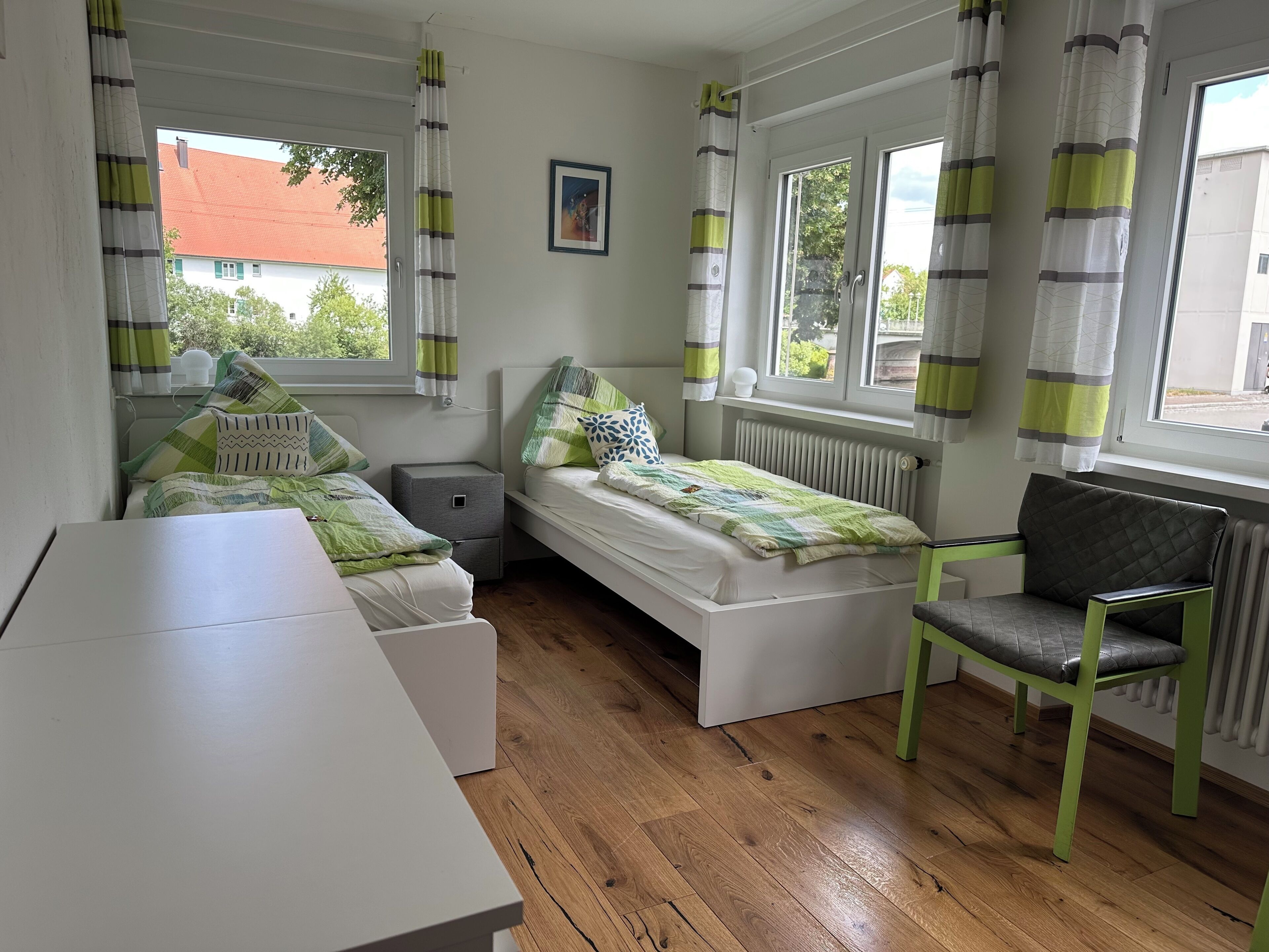 3 Schlafzimmer, Reisekinderbett, kostenloses WLAN, Bettwäsche