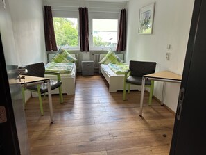 3 Schlafzimmer, Reisekinderbett, kostenloses WLAN, BettwÀsche